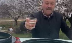 Malatyalı Çiftçi Kayısı Ağaçlarını "Zemzem Suyu" İle İlaçlıyor
