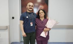 Doktor Oğuldan Ebe Annesine Duygulandıran Sürpriz