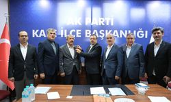 Malatya Siyasetinde Sürpriz Transfer: Yeniden Refah'tan İstifa Etti, AK Parti Rozetini Taktı!