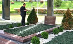 Turgut Özal’ın Kabrinde Duygulandıran Mesaj: "Malatya Onun Vizyonuyla Ayağa Kalkacak!"