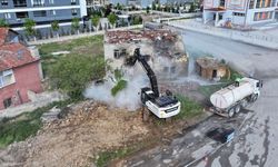 Yeşilyurt’ta O Mahallede Her Şey Değişiyor: Yıkım Ekipleri Girdi!