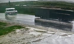 Malatya'da Yolcu Minibüsü Şarampole Devrildi: Kaza Anı Kamerada!