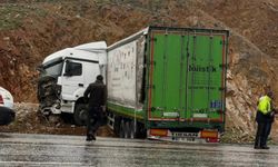 Doğanşehir’de Tır Kazası: Sürücü Yaralandı
