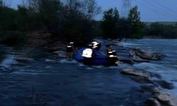 Dicle Nehri’nde Mahsur Kalan Genç  Kurtarıldı