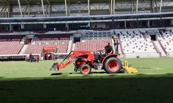 Elazığ Atatürk Stadyumu’nda Yeni Sezon Öncesi Kapsamlı Zemin Bakımı Başladı