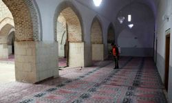 Elazığ’da Bayram Öncesi Camilerde Gül Sulu Temizlik Seferberliği