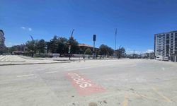 Elazığ'da cadde ve sokaklar boş kaldı