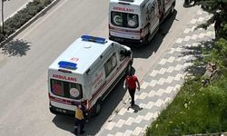 Elazığ’da Motosiklet Devrildi: 2 Kişi Yaralandı