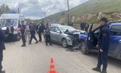 İki Otomobil Kafa Kafaya Çarpıştı! 8 kişi yaralandı