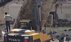 Kontrollü Yıkımda Faciaya Ramak Kala: Beton Blok İş Makinesinin Üzerine Devrildi