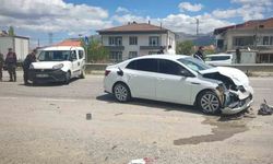 Malatya’da Korkutan Kaza: Tali Yoldan Çıkan Araçla Otomobil Çarpıştı!