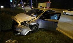Malatya'da Tırla Çarpışan Otomobil Refüje Savruldu
