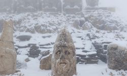 Nemrut Dağı’na mayısta kar sürprizi: zirve beyaza büründü