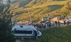 Siirt’te Facianın Eşiğinden Dönüldü! Mezarlığa Giden Minibüsün Freni Patladı