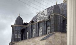 Sivas'ta Maaşlarını Alamayan İşçiler Cami Kubbesine Çıktı