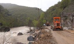 Tunceli’de Sel Alarmı! Kapanan İl Yolu Yeniden Trafiğe Açıldı