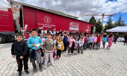 Malatya Hekimhan’da Gezen Sinema Tırı Çocuklara Unutulmaz Bir Gün Yaşattı