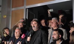 CHP Malatya İl Başkanlığı Önünde Hareketli Saatler: "Terk Etmiyoruz, Herkesi Çağırıyoruz"
