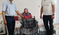 Malatya'da Muhtar ve Dernek El Ele Verdi: Yaşlı Teyzenin Yüzünü Güldüren Destek