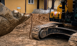 Malatya Darende'de TOKİ Şantiyesinde Panik! Kepçeyle Müdahale Ettiler