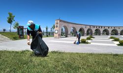 Kırkgöz Sahil Parkı'nda yaz temizliği: Ekipler ortak kullanım alanlarını dip köşe temizliyor