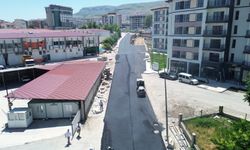 Battalgazi’de Yol Seferberliği Sürüyor: Selçuklu Mahallesi’nde Asfalt Mesaisi
