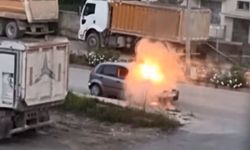 Elazığ’da park halindeki otomobil alev alev yandı
