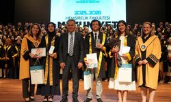 İnönü Üniversitesi'nde Mezuniyet Coşkusu! Hemşireler Mesleğe İlk Adımını Attı