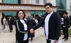 Aynı masada çalıştılar, yan yana sınıflarda yarışıyorlar: Sivas'ta anne ve oğulun YKS heyecanı