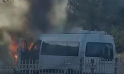 Diyarbakır’da Seyir Halindeki Minibüs Alev Topuna Döndü!
