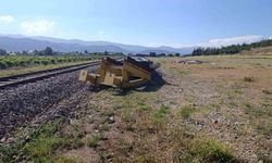 Gaziantep'te Yük Treni Kazası: Kontrolden Çıkan Vagonlar Devrildi