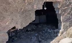 Kahvaltı sofrasında feci şok: Şanlıurfa'da freni boşalan traktör evin duvarını yıkıp içeri daldı!