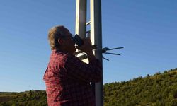 Malatya’da Şoke Eden Manzara: Vatandaşlar Telefon İçin Elektrik Direklerine Çıkıyo
