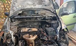 Adıyaman Besni’de Park Halindeki Otomobil Alev Aldı