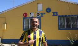 Fenerbahçe Aşkı Evi Sarı Laciverte Boyattı: Eşi Başta İtiraz Etti, Ev Mahallenin Simgesi Oldu