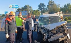 Elazığ’da Feci Kavşak Kazası: Kamyon ile Hafif Ticari Araç Çarpıştı, 1 Yaralı