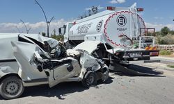 Malatya'da Feci Kaza! Hafif Ticari Araç Tankere Saplandı, Sürücü Ağır Yaralandı