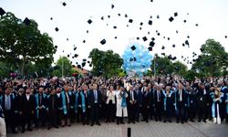 Malatya Turgut Özal Üniversitesinde Mezuniyet Coşkusu: Binlerce Öğrenci Geleceğe Uğurlandı