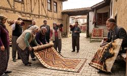 Muhtarın Kilimini Yakıp Köye Kilimi Getirdiler