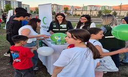 Malatya'da Şenlik Alanında Renkli Görüntüler! Çocukların Peşinden Bir An Bile Ayrılmadılar