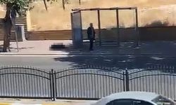 Şanlıurfa'da durakta dehşet! Boşanma aşamasındaki eşini silahla vurdu