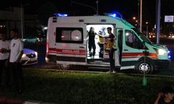 Trambüs Direğine Çarpan Otomobilin Sürücüsü Ambulanstan İnip Kaçtı!