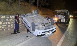 Otomobil İstinat Duvarına Çarparak Takla Attı: 2 Kişi Yaralandı
