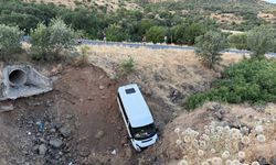 Şanlıurfa'da İşçi Servisi Şarampole Uçtu: 4 Kişi Yaralandı