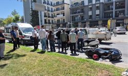 Otomobile Çarpmamak İçin Manevra Yaptı! Motosiklet Devrildi, 2 Kişi Yaralandı
