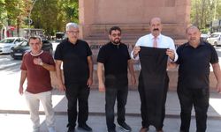 Malatya’da Tartışmalı Figüre Pantolon Tepkisi