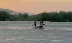 Su Seviyesi Bir Anda Yükseldi! Batman'da Mahsur Kalan 2 Kişi Son Anda Kurtarıldı