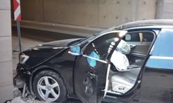 Malatya'da El Frenini Çekmeyi Unuttu, Araç Tünel Girişine Çarptı! Bebek Yaralandı...