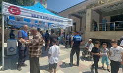 Malatya'da Cami Çıkışında Anlamlı Mesaj: Yardımınızı Doğru Yere Ulaştırın