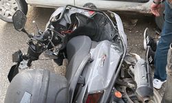 Malatya’da Kışla Caddesi’nde Motosiklet Kazası! Sokağa Dönmek İsterken Çarptı